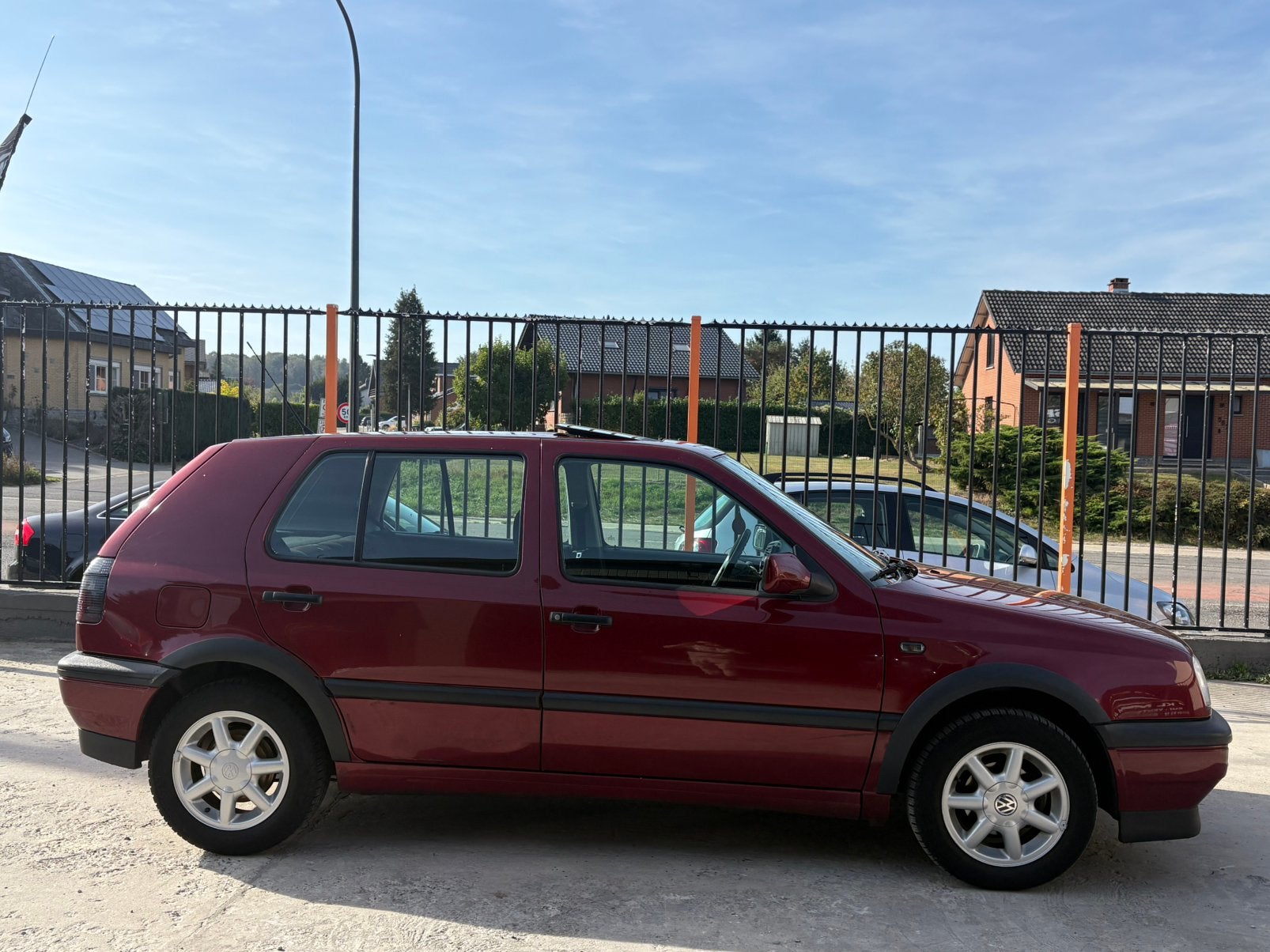 VW GOLF III 1.6i ESSENCE 147 000KM CARPASS OLDTIMER ANCÊTRE, Autos, Rouge, Achat, Entreprise, Boîte manuelle