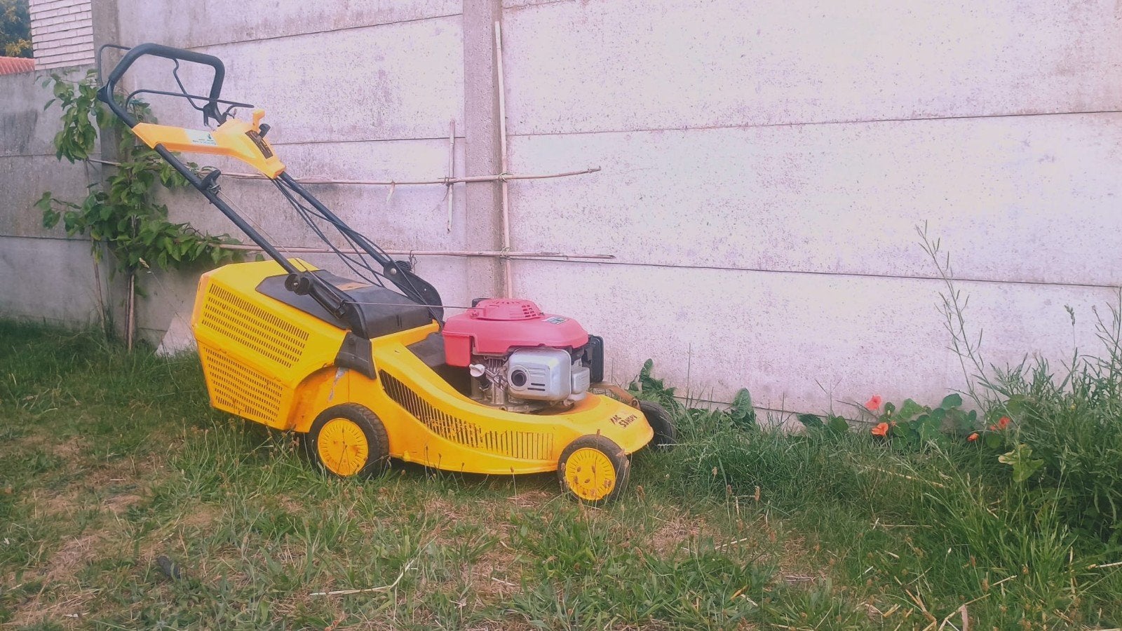 Grasmachine honda gcv 160 5.5 pk, Tuin en Terras, Grasmaaiers, Gebruikt, Benzine-grasmaaier, 50 cm of meer, Kooimesmaaier, Opvangbak