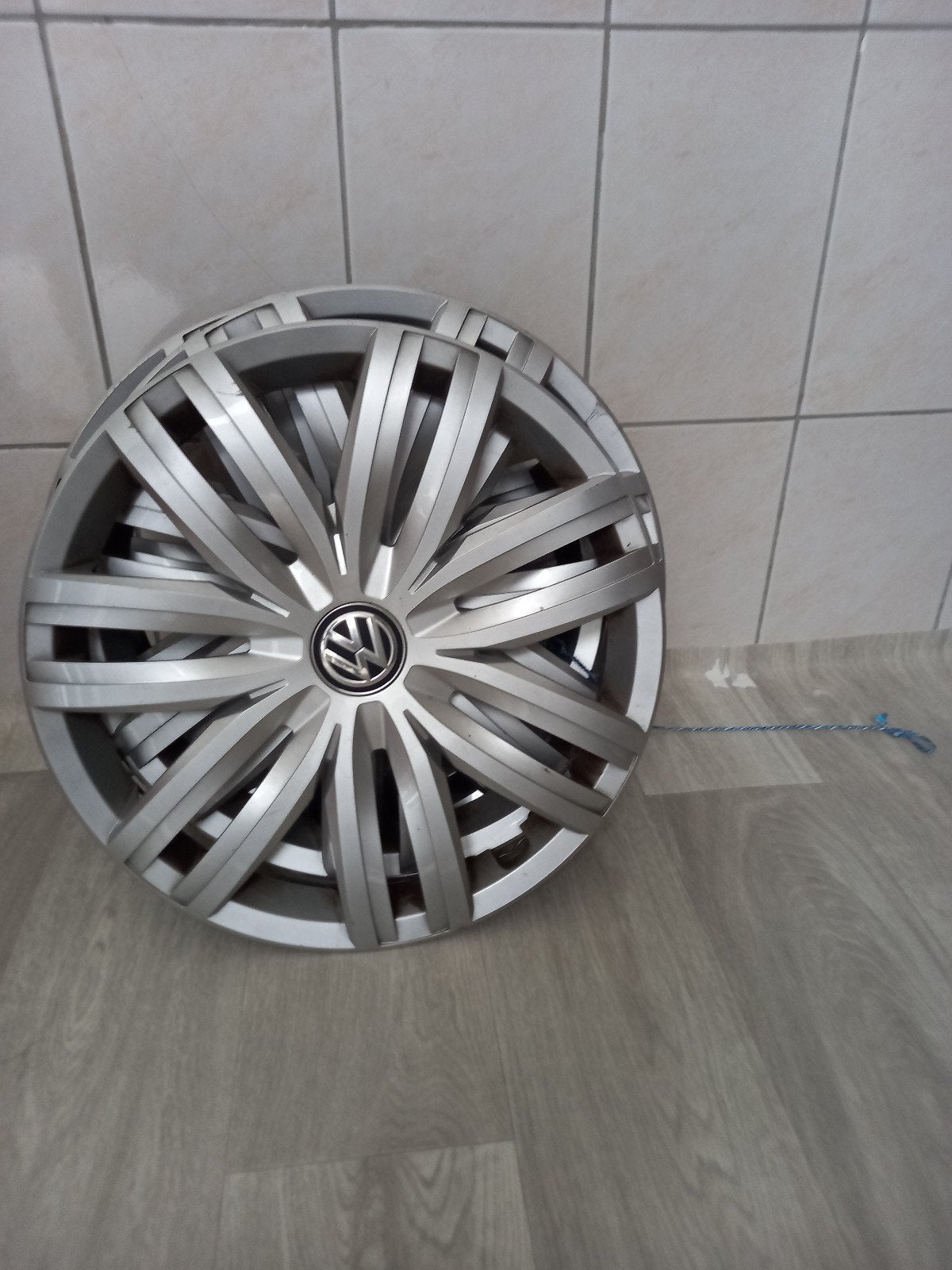 Vw 4 wieldoppen, Ophalen