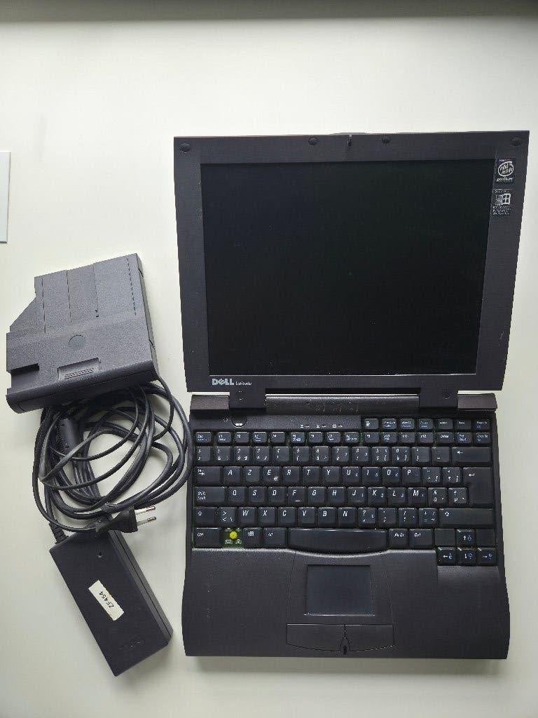 Vintage Dell Latitude CP Model PPL - M233ST-Win98 W/USB Port, Computers en Software, Vintage Computers, Ophalen of Verzenden, Dell