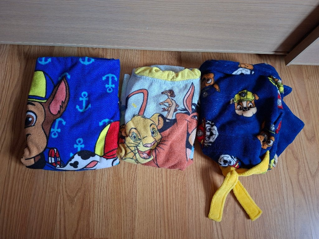 Kinderbadjas en 2 poncho's, Kinderen en Baby's, Ophalen, Gebruikt, Jongen of Meisje