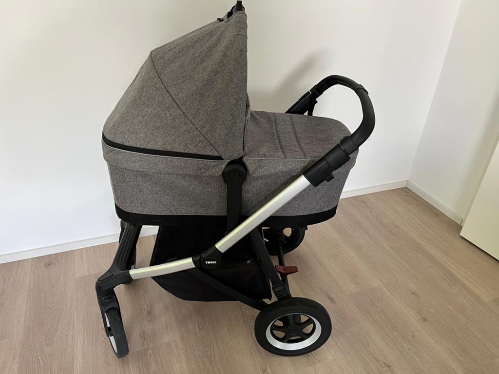Thule sleek grey melange kinderwagen/buggy, Kinderen en Baby's, Kinderwagens en Combinaties, Zo goed als nieuw, Combiwagen, Verstelbare duwstang