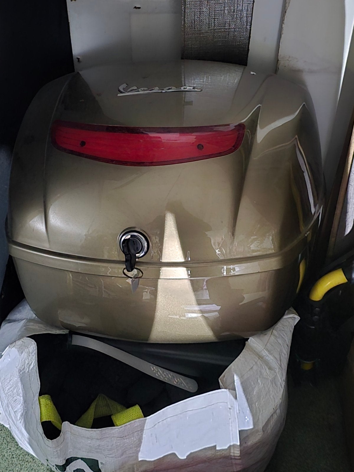 vespa bagage koffer kleur brons, Vélos & Vélomoteurs, Cyclomoteurs | Vespa, Enlèvement ou Envoi