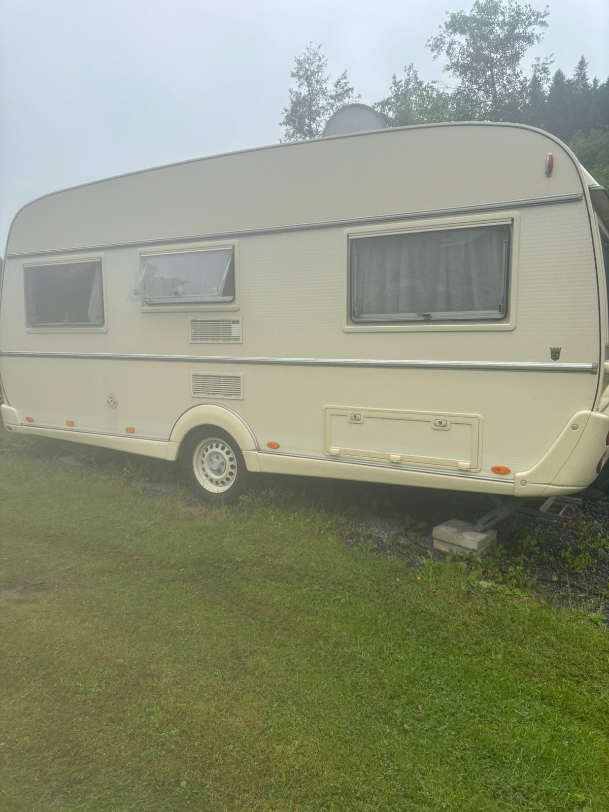 Caravane Tabbert Comptesse 2004, Caravans en Kamperen, Caravans, Particulier, tot en met 2, 1000 - 1250 kg, Rondzit, Tabbert, Frans bed