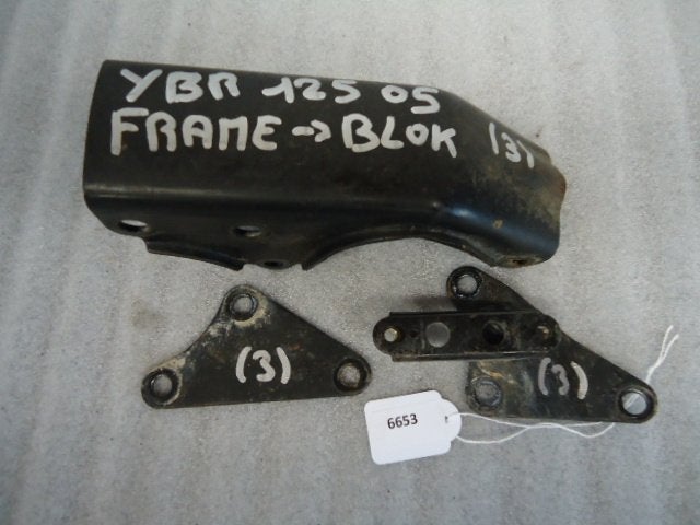 YBR125 2007 - 2011 Yamaha Beugel Beugel motorblok D1-11691