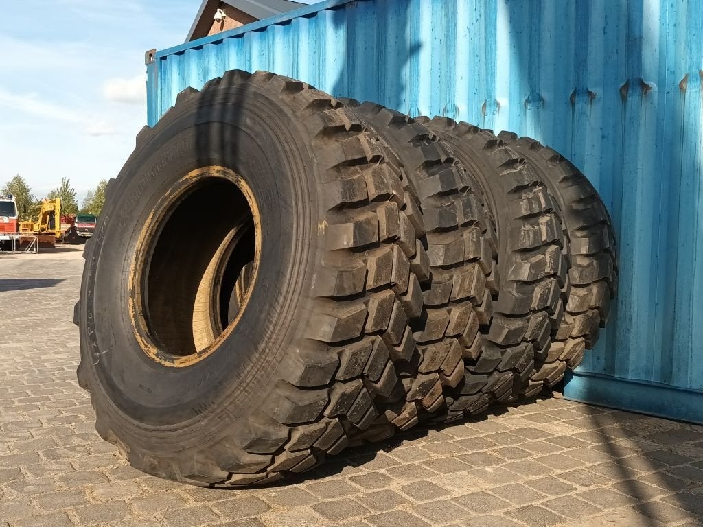 Bridgestone Unused 20.5R25 VKT, Articles professionnels, Machines & Construction | Pièces