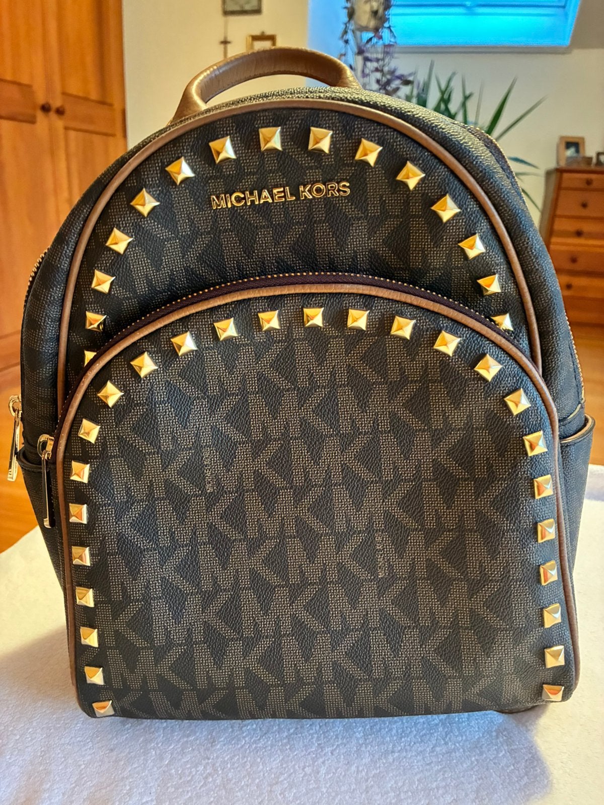 Michael Kors Abbey Medium Signature Studded Backpack, Enlèvement, Comme neuf