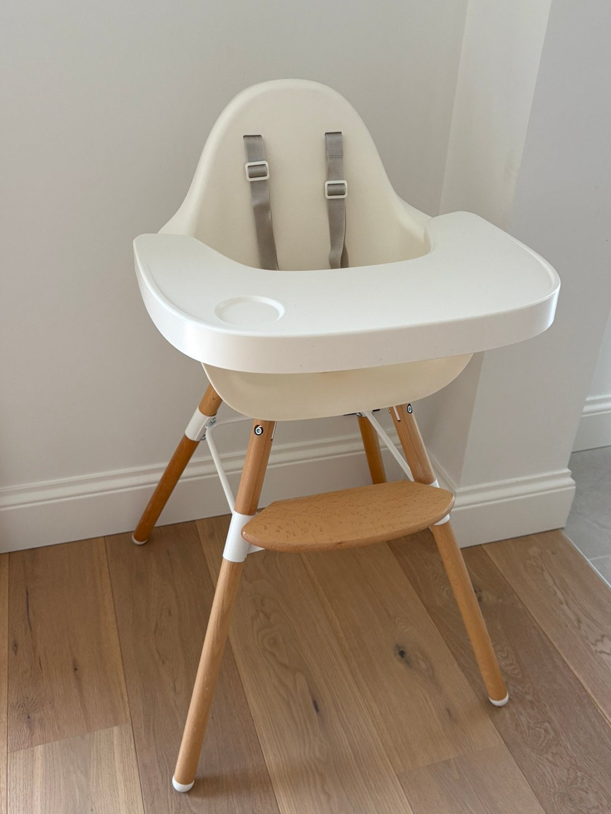 Childhome Evolu 2 kinderstoel/eetstoel wit incl accessoires, Kinderen en Baby's, Ophalen, Zo goed als nieuw