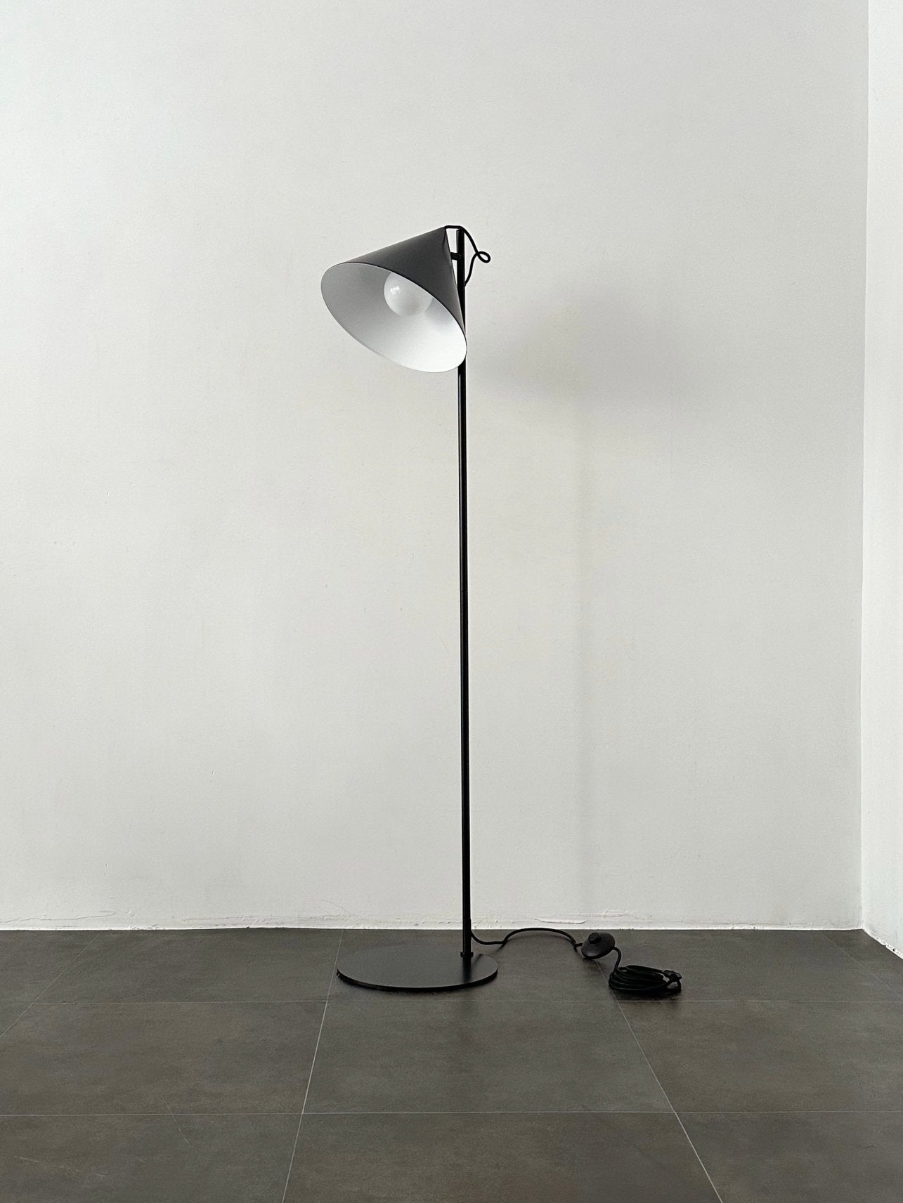 Lampadaire orientable en métal noir mat par Benny Frandsen, Ophalen, Zo goed als nieuw, Metaal