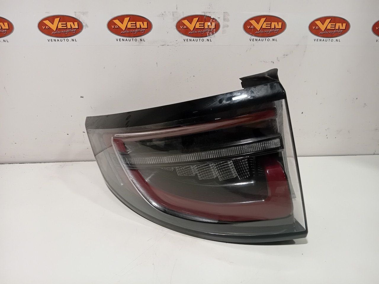 Achterlicht links buiten Land Rover Discovery, Onderdelen@venauto.nl, Van der Ven Autorecycling B.V., Land Rover, Ettenseweg 76, 4706 PB Roosendaal, The Netherlands