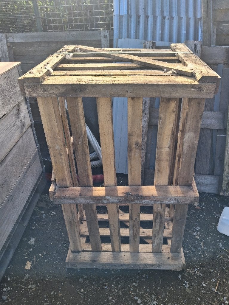 houten bakken om hout te stapelen, Ophalen