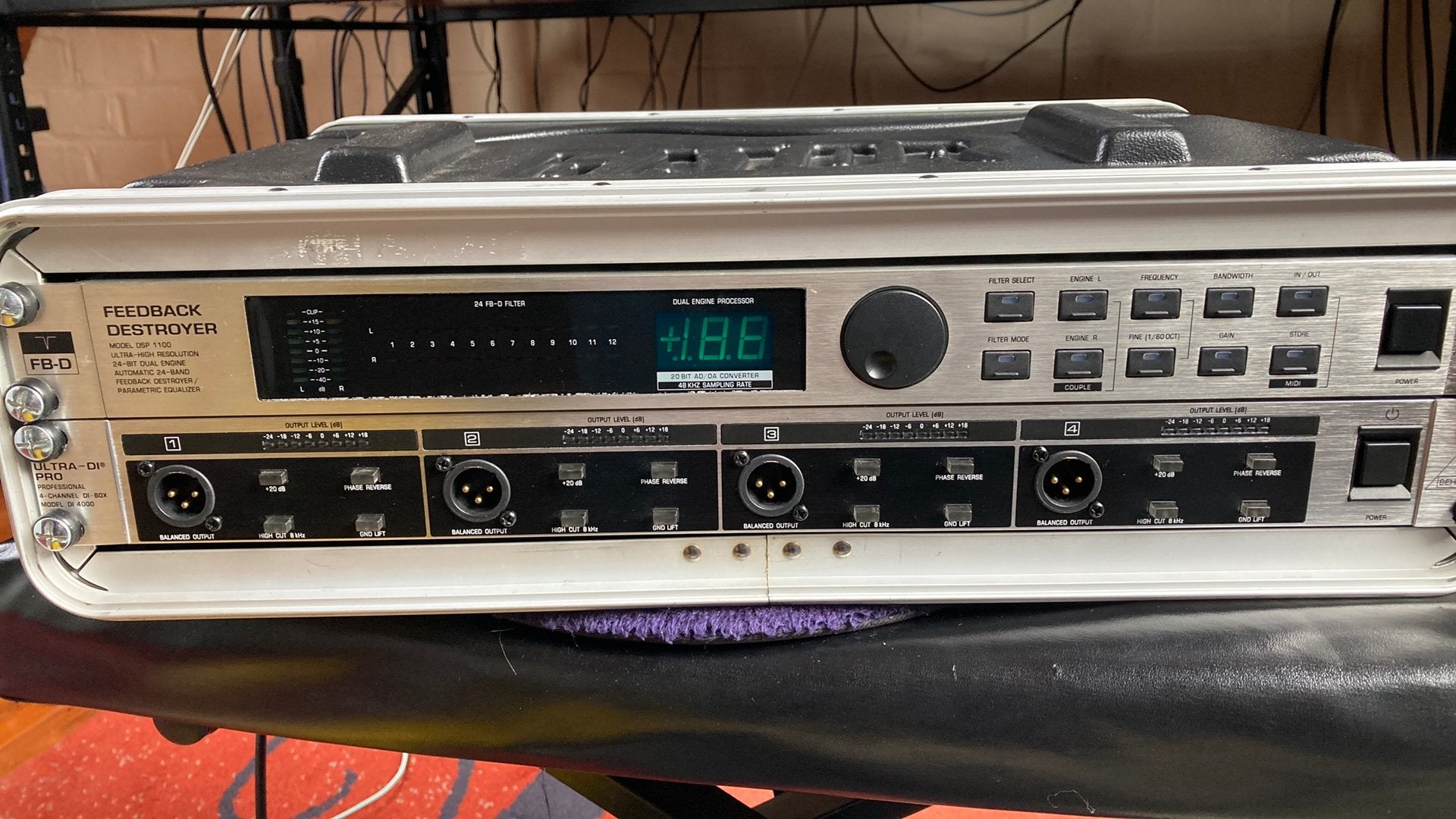 Behringer DI et Feedback Destroyer en flight case Gator, Enlèvement, Utilisé, Equalizer ou Égaliseur