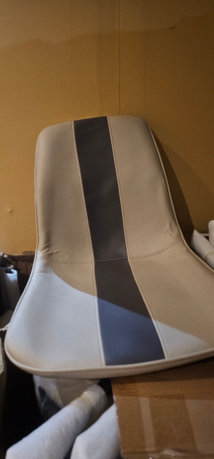 4 Chaises pour salle a manger neuves, Huis en Inrichting, Stoelen, Ophalen