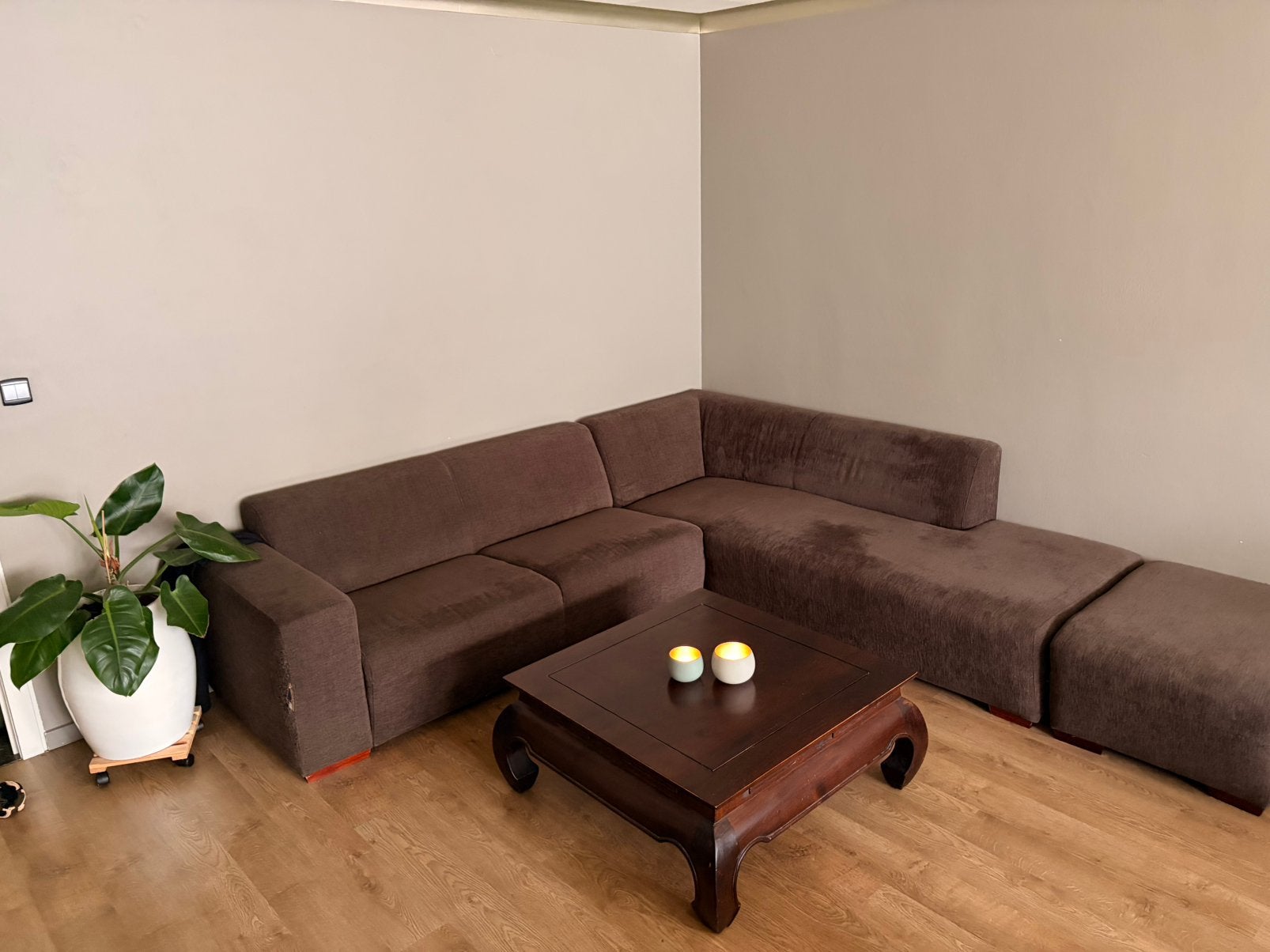 Donkerhouten koloniale salontafel – 90 x 90 cm, Ophalen, 50 – 75, Gebruikt, 50 tot 100 cm