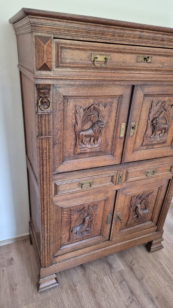 Buffet ancien en chêne massif sculpté, Maison & Meubles, Armoires | Buffets, Avec tiroir(s), 25 à 50 cm, 150 à 200 cm, Utilisé