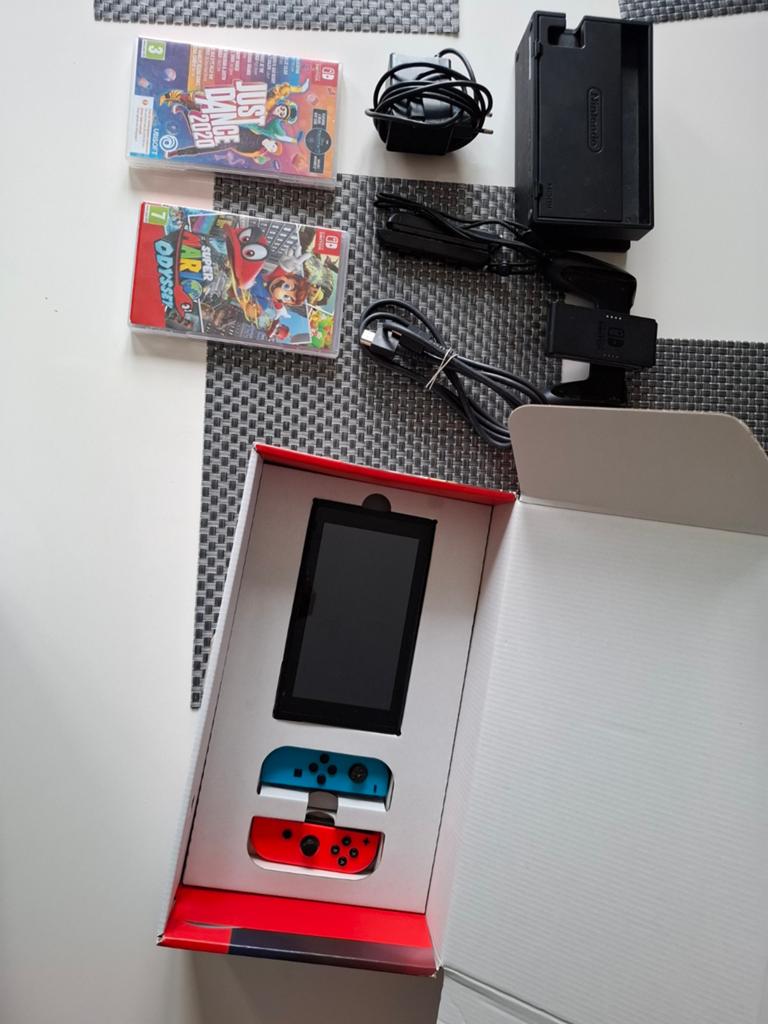 Switch V2 2019, Avec jeux, Enlèvement, Utilisé, Switch Original