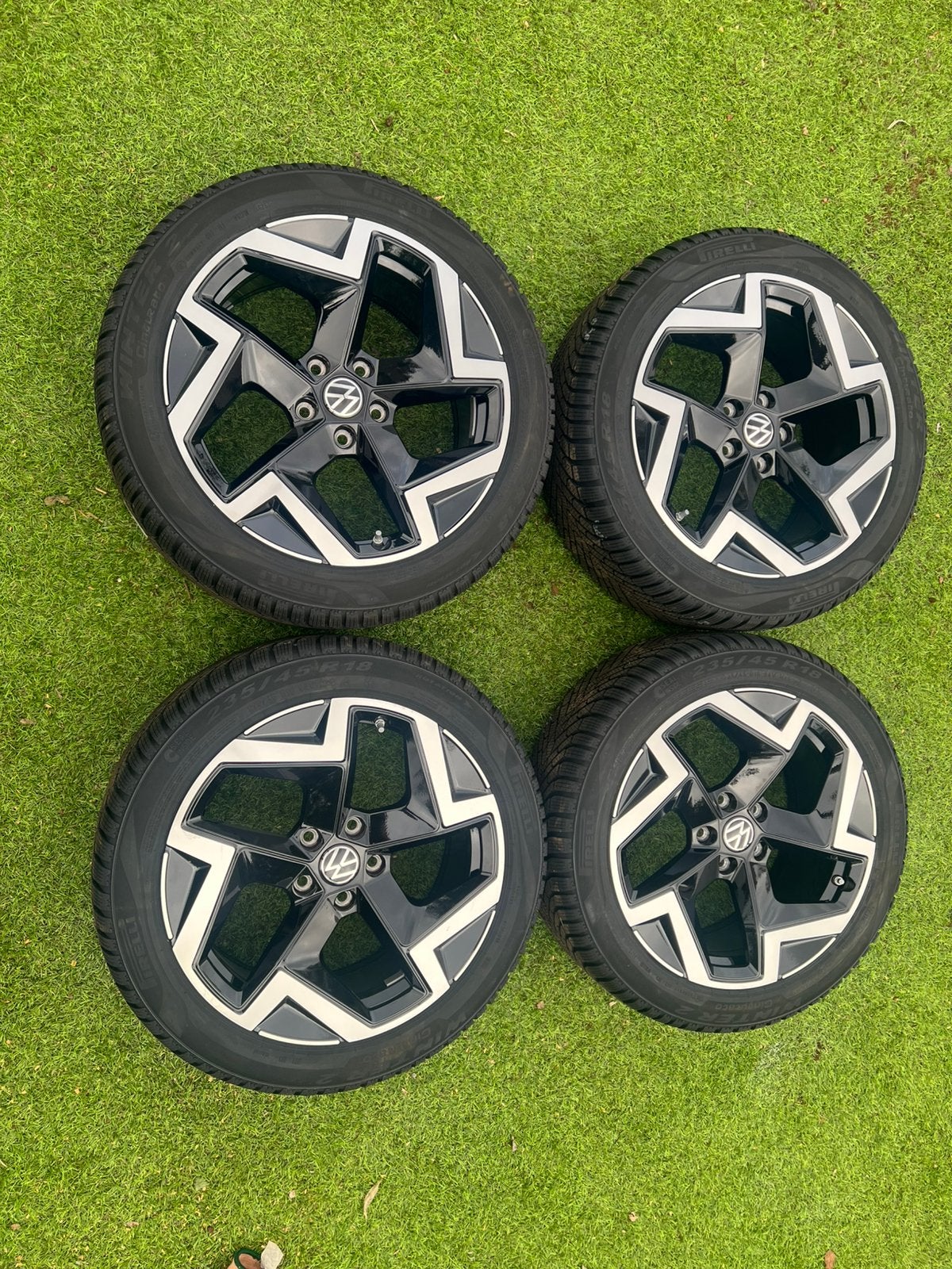 18 inch Volkswagen Passar R line Velgen NIEUW, Auto-onderdelen, 18 inch, Banden en Velgen, Nieuw, 235 mm