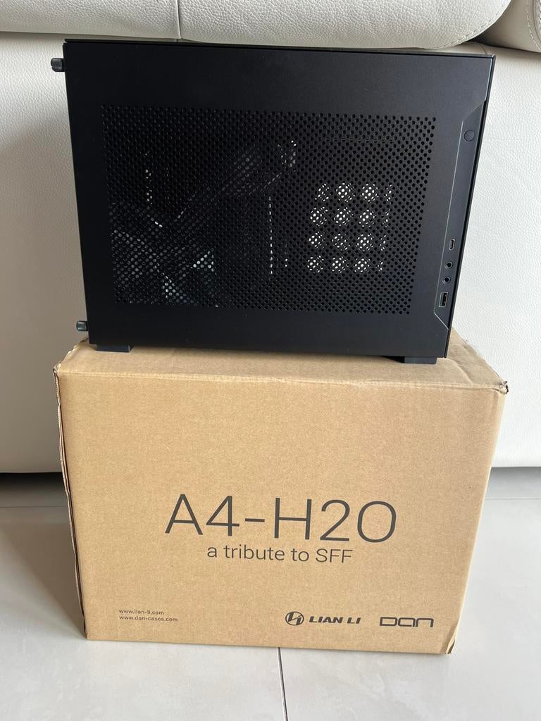 Lian li a4 h2o (PCl-e 4.0 riser) sfx mini- itx case, Informatique & Logiciels, Enlèvement, Comme neuf