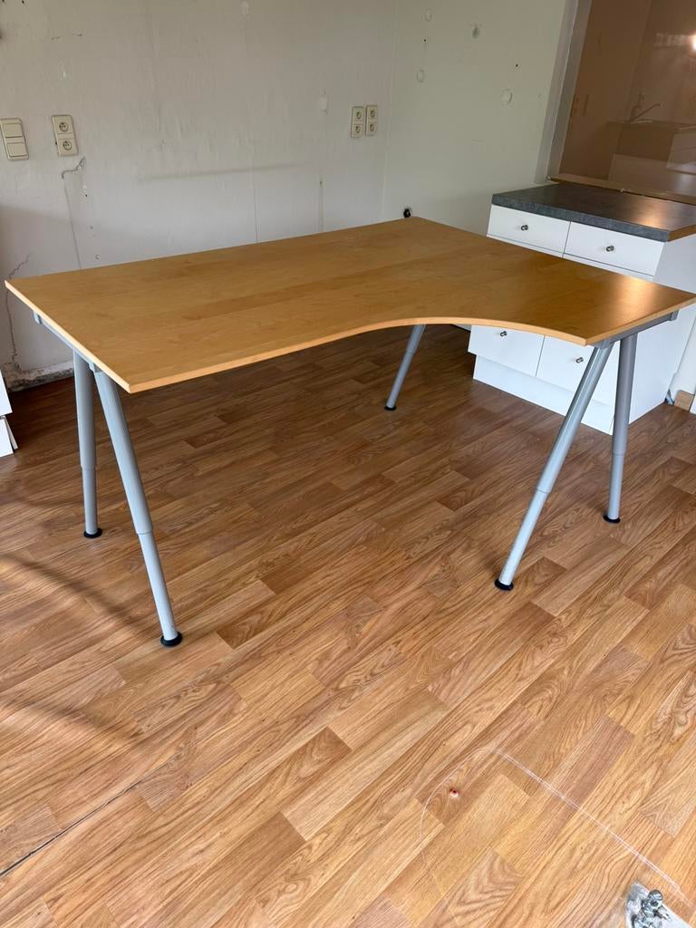 Bureau IKEA bon etat, Comme neuf, IKEA, Moderne, Enlèvement