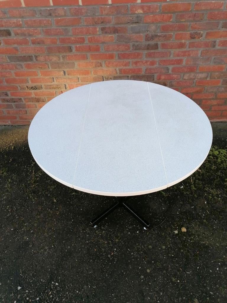 Ronde formica tafel...inklapbaar..wit/zwart!!, Huis en Inrichting, Ophalen of Verzenden