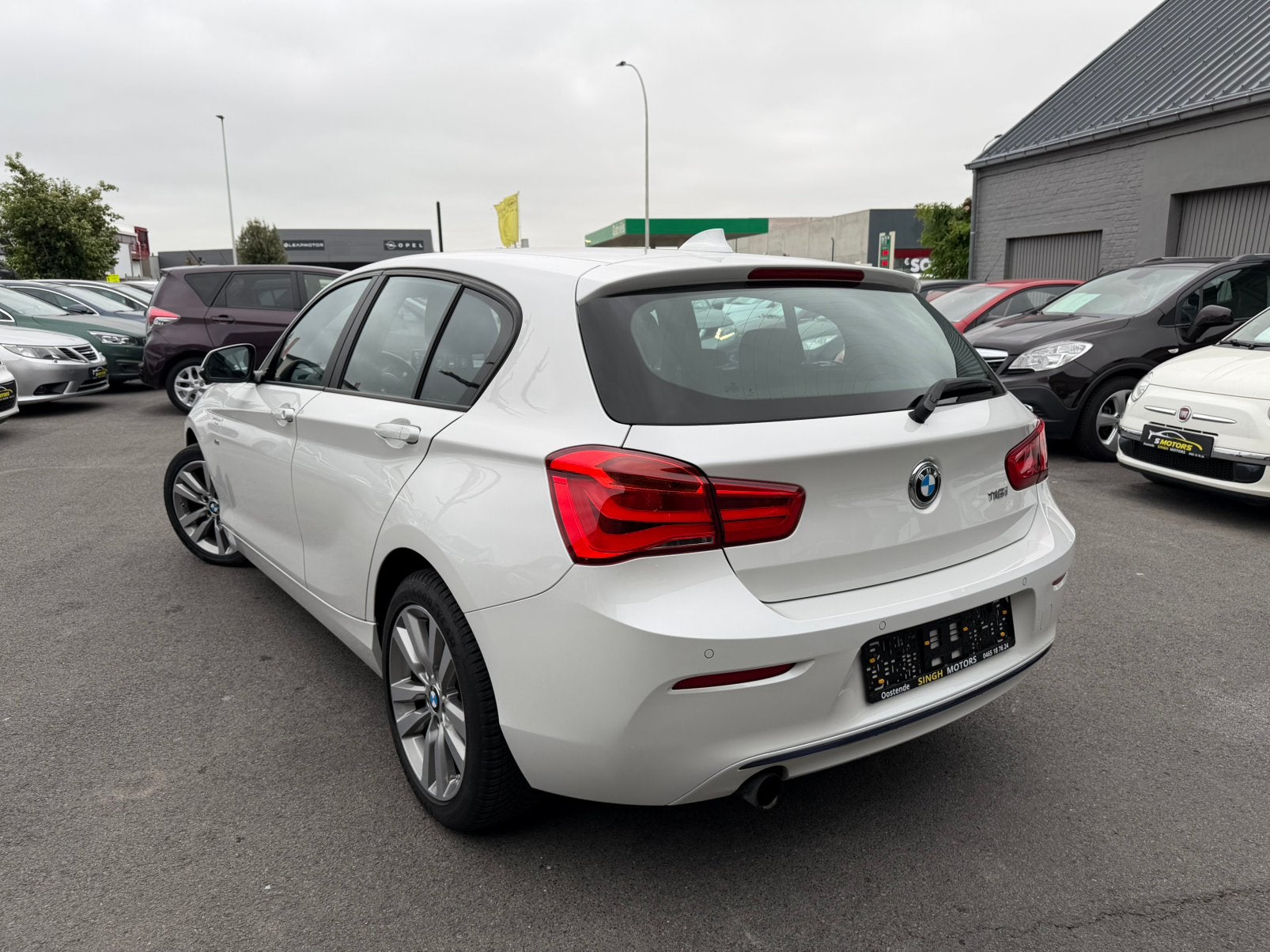 BMW 116i | Carplay | Cruise | Gps | Airco | GARANTIE |, Auto's, Dealer onderhouden, Euro 6, Wit, 5 deurs