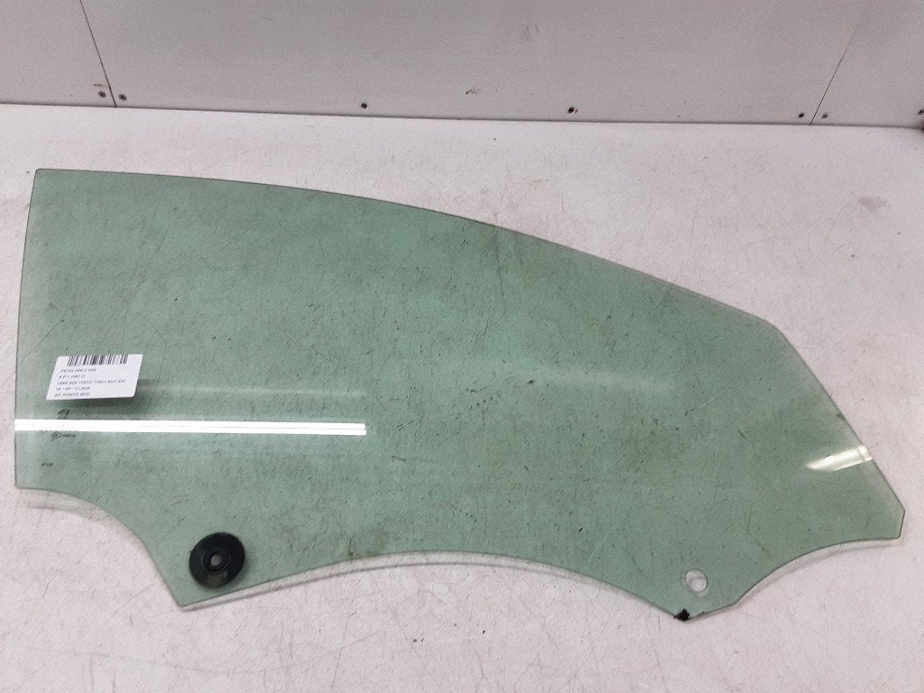 VITRE AVANT DROITE Peugeot 308 (L3 / L8 / LB / LH / LP), Kontakt-peugeot@peugeot.com, Utilisé, Peugeot Deutschland GmbH, Bahnhofsplatz
65423  Rüsselsheim, DE