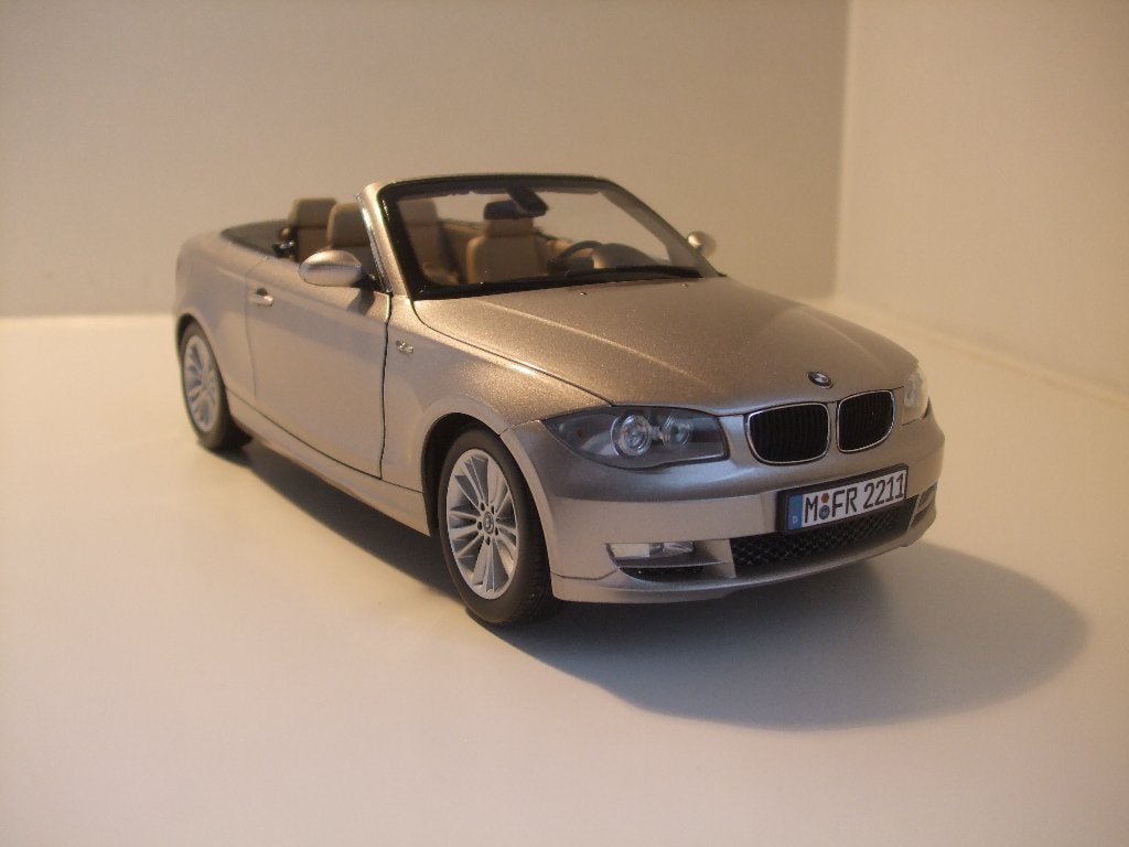 BMW 120i E88 2007 Kyosho BMW Dealer Edition 1/18 NIEUW, Ophalen of Verzenden, Nieuw, Auto, Kyosho