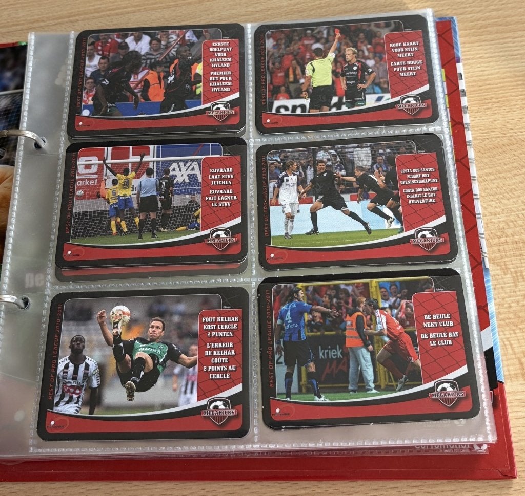 kaartjes voetballers megakicks en Panini, Verzamelen, Ophalen of Verzenden, Zo goed als nieuw, Poster, Plaatje of Sticker