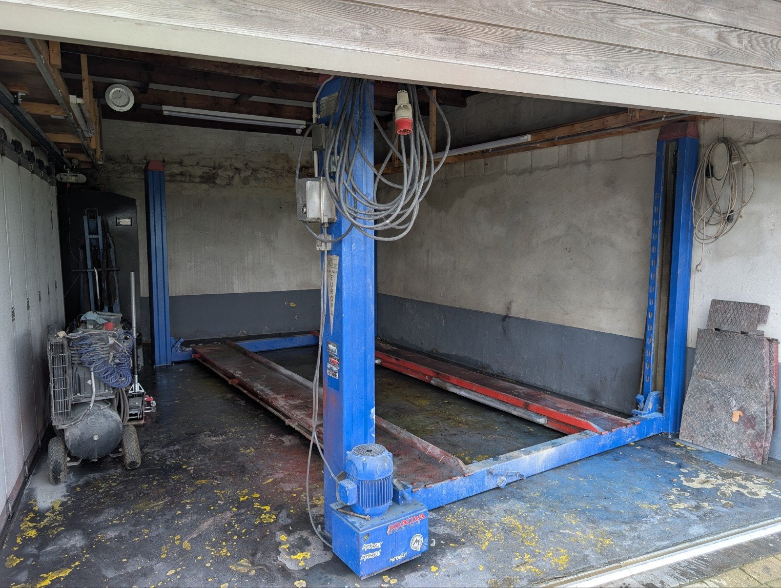 4 palen brug, autobrug lift, Ophalen