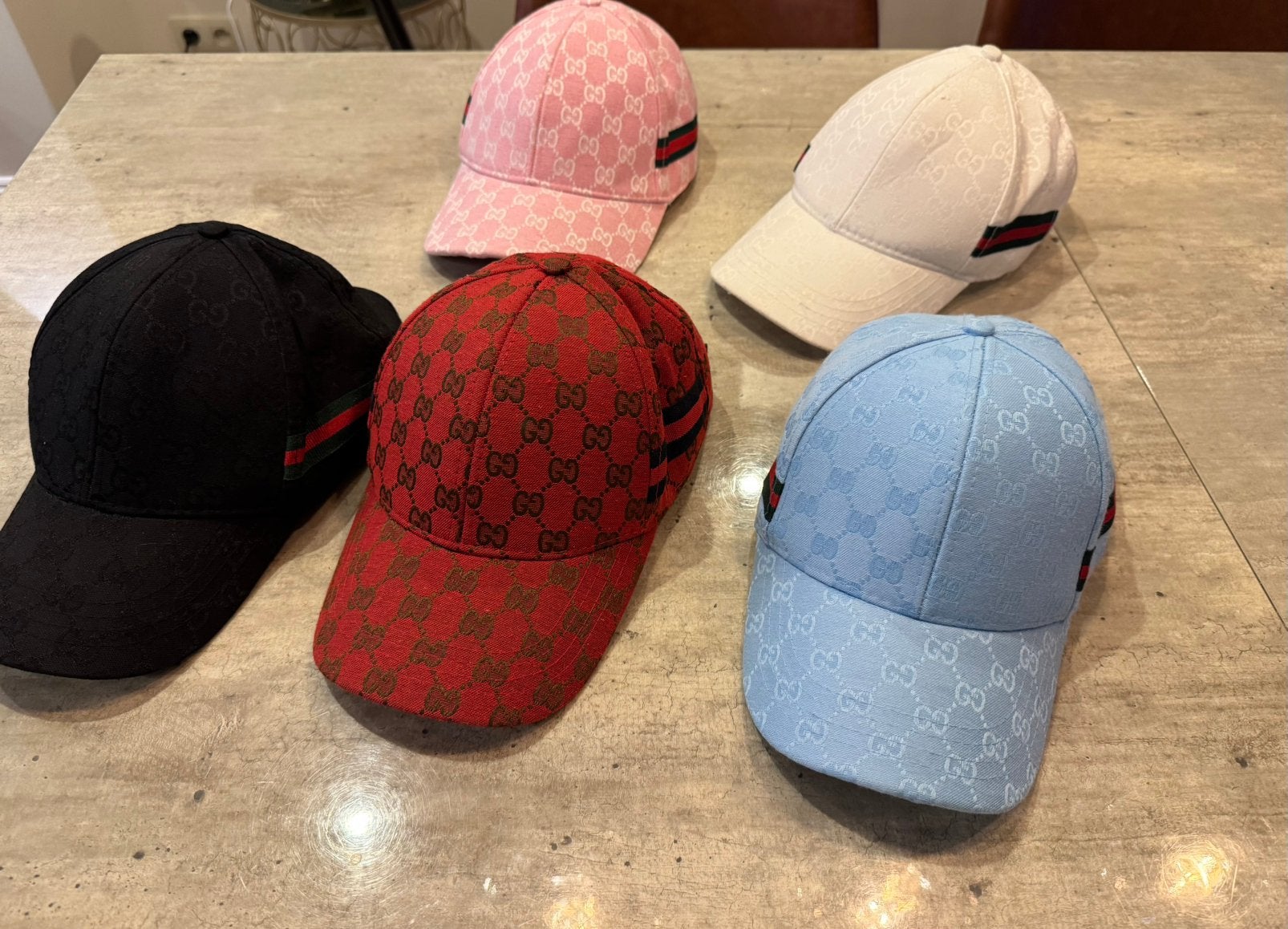 Gucci petten, Ophalen, Zo goed als nieuw