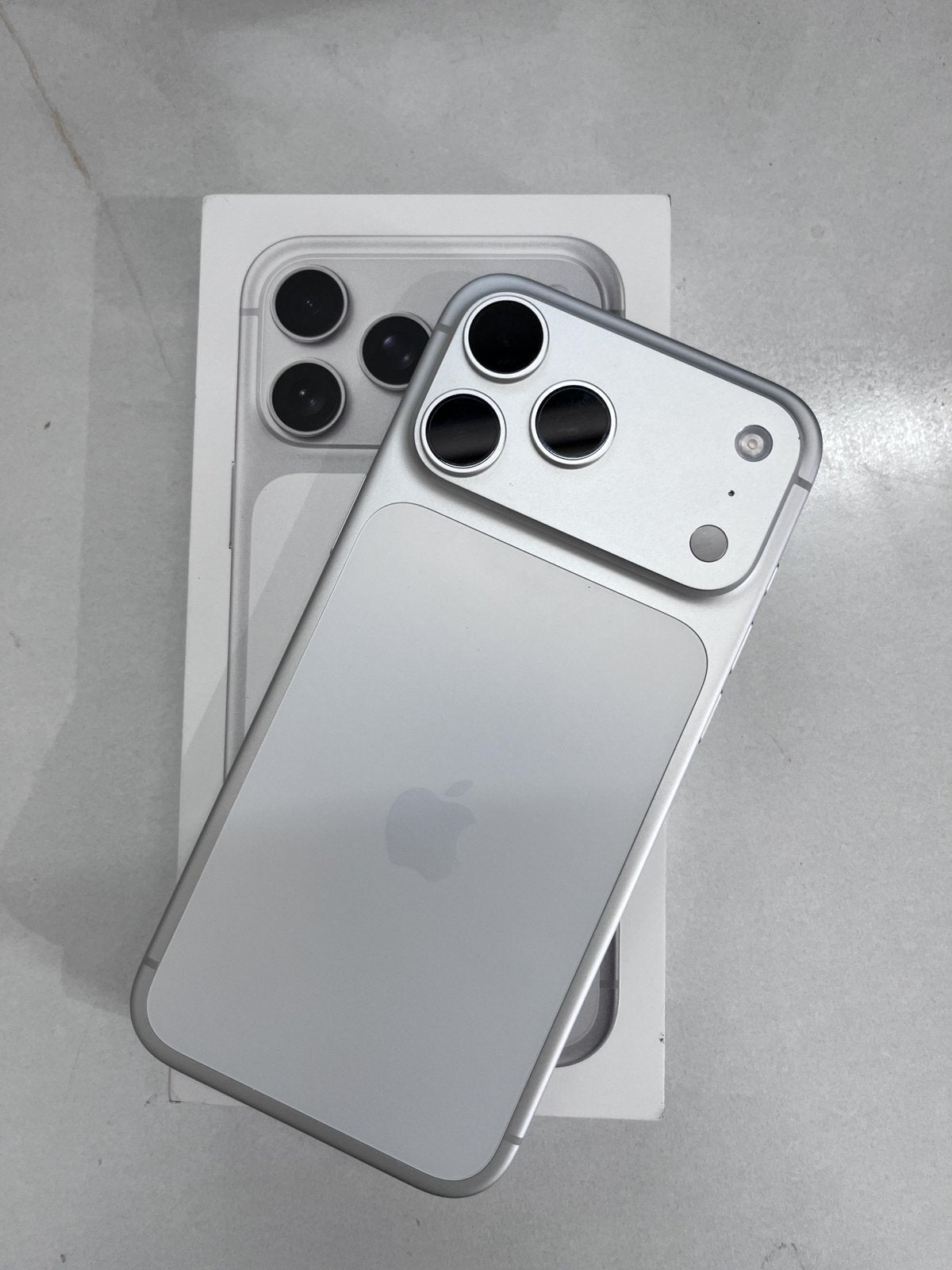 iPhone 17 pro Max., Telecommunicatie, Ophalen, Zo goed als nieuw