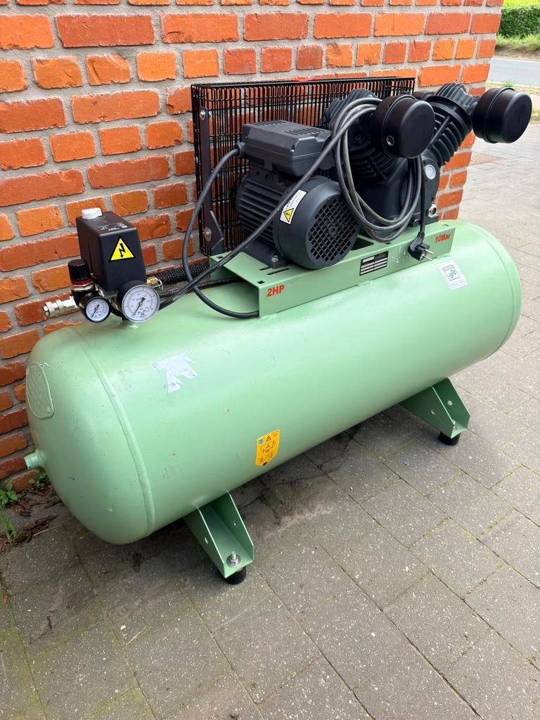 Creemers 150ltr compressor, Articles professionnels, Machines & Construction | Pompes & Compresseurs, Enlèvement