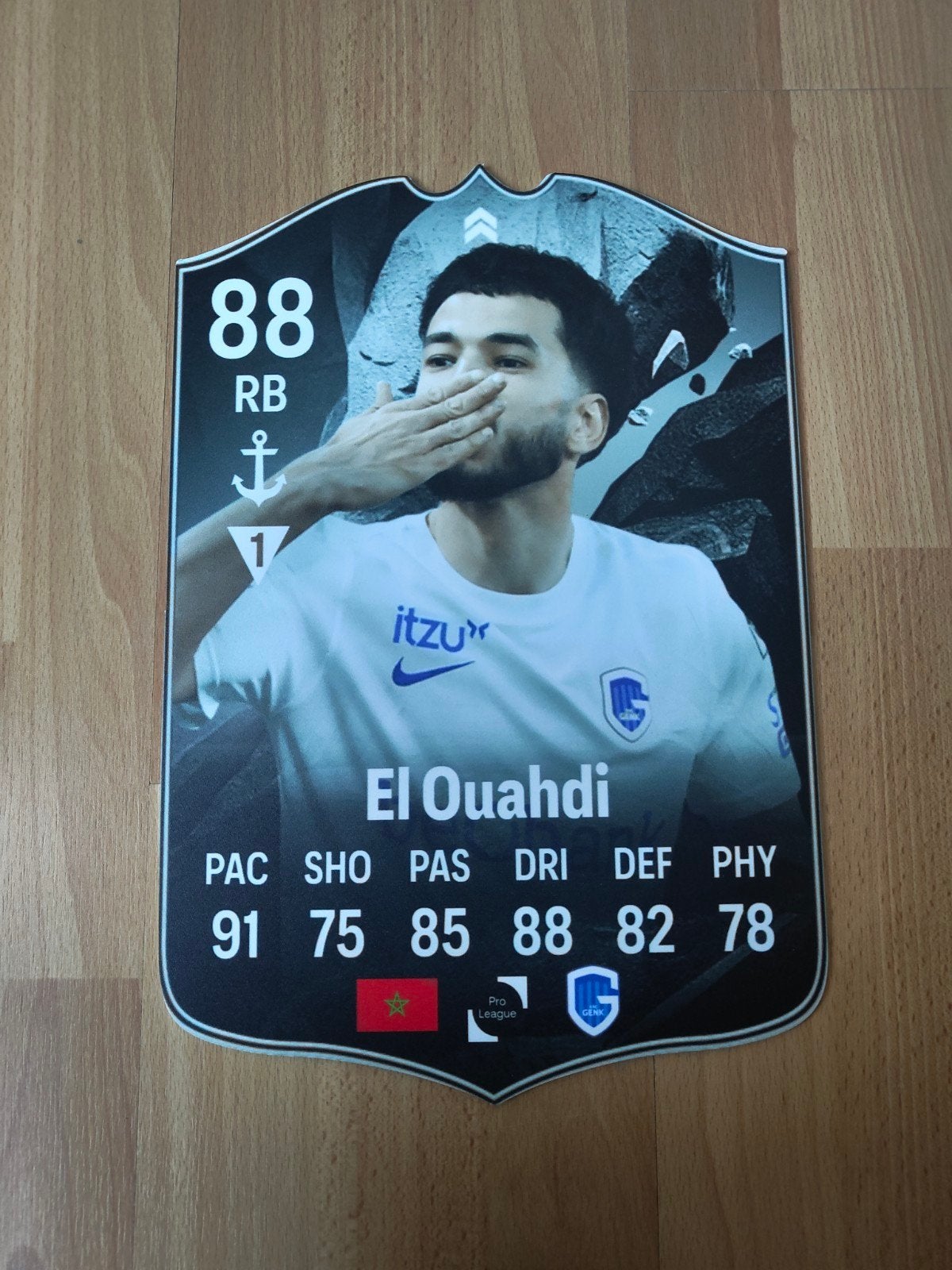 Voetbalkaartje (37cmx25cm) - El Ouahdi / KRC Genk, Verzamelen, Sportartikelen en Voetbal, Ophalen, Zo goed als nieuw, Poster, Plaatje of Sticker