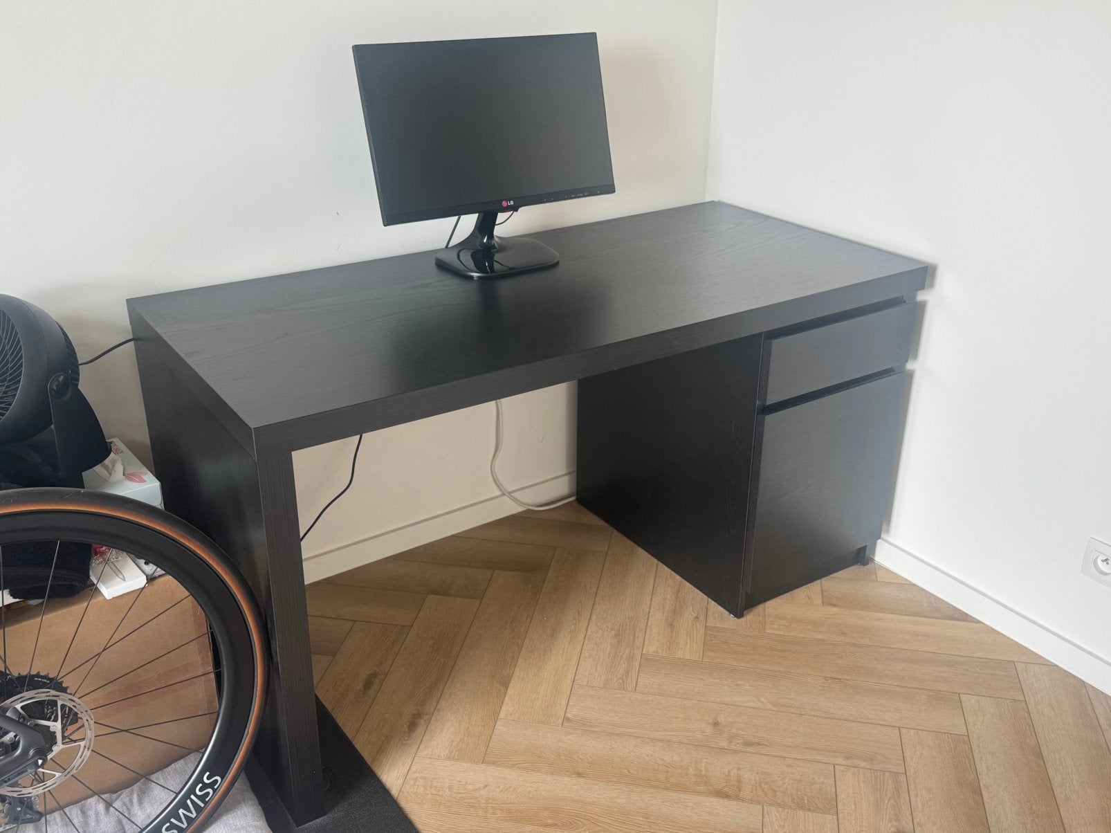 Bureau IKEA, Malm, Zwart, Ophalen, Zwart, 65 cm, Zo goed als nieuw
