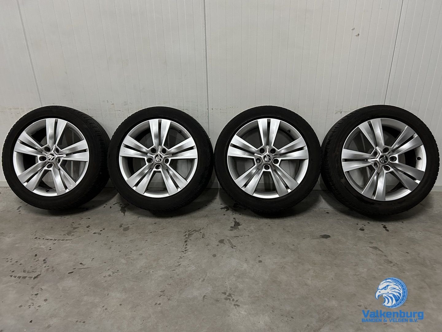 5-6mm! Originele Skoda Karoq 57A Mytikas 18 inch velgen 5x11, Pneus et Jantes, 215 mm, Véhicule de tourisme, Pneus été