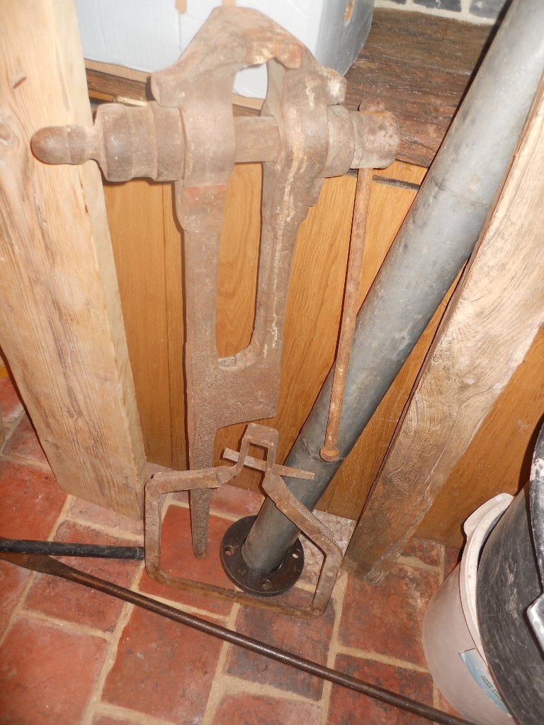 Antieke Staartbankschroef / Smidsbankschroef, Ophalen