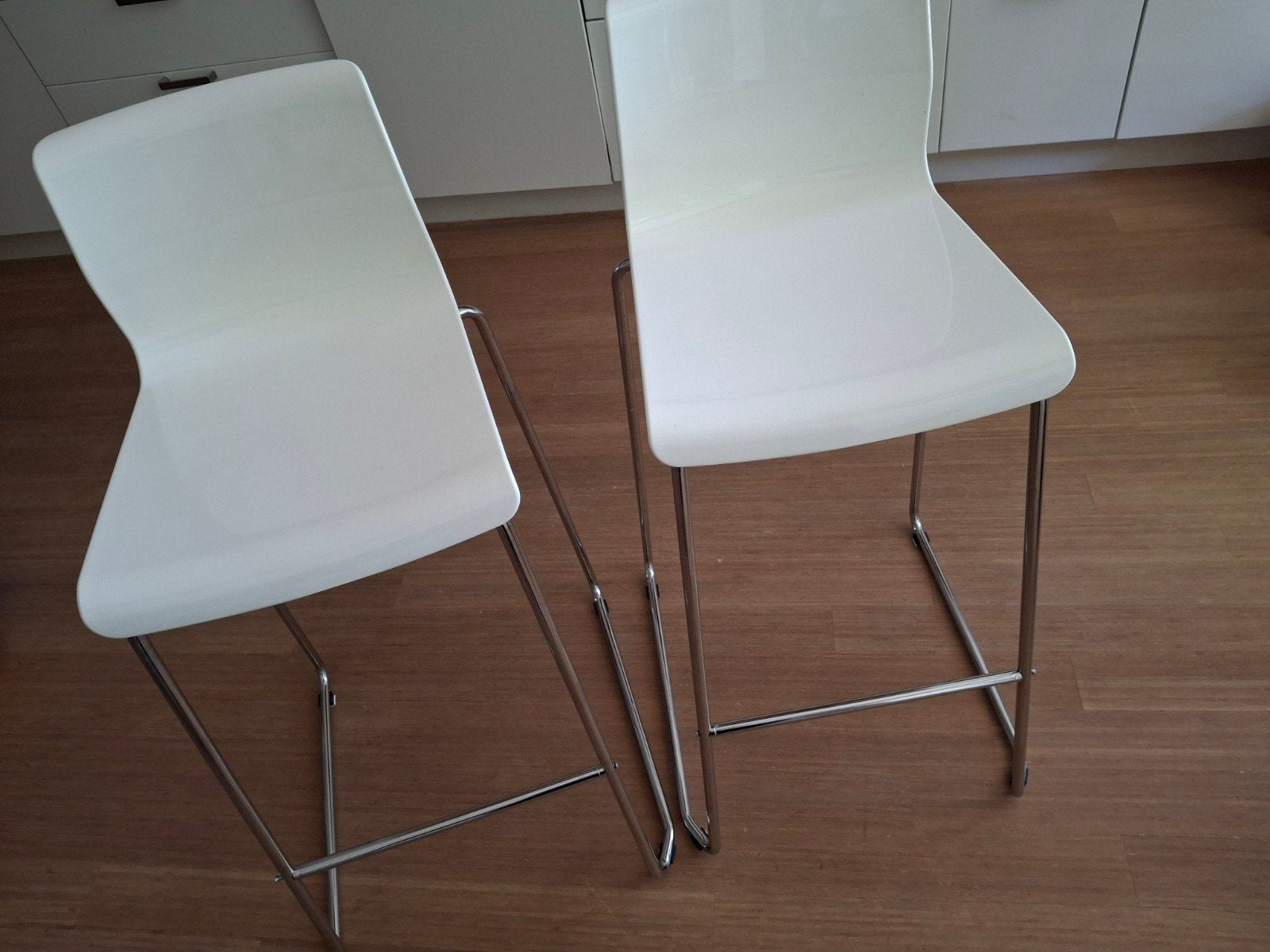 2 barkrukken 77cm, Huis en Inrichting, Barkrukken, 2 krukken, Ophalen, Zo goed als nieuw, Kunststof