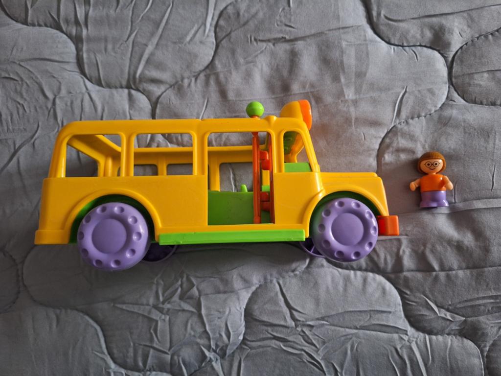 Schoolbusje met bestuurder, Enlèvement ou Envoi, Utilisé, 2 à 4 ans