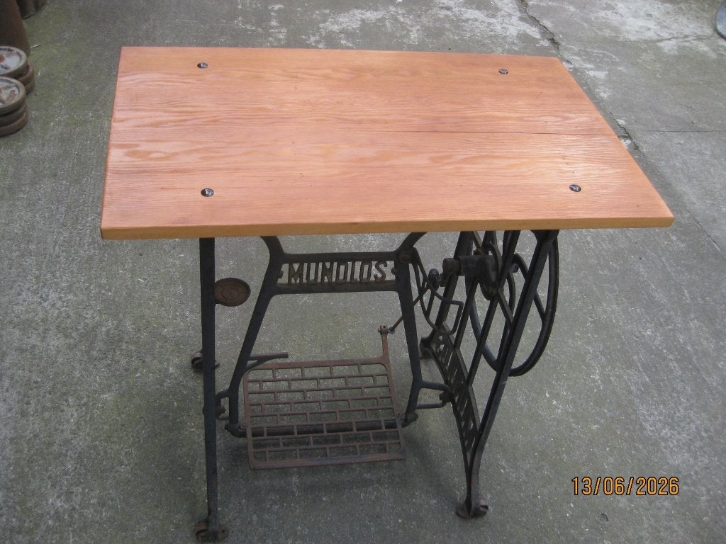 Tables, Huis en Inrichting, Tafels | Eettafels, Gebruikt, Minder dan 50 cm, 50 tot 100 cm, Rechthoekig, Grenenhout, Metaal, Ophalen