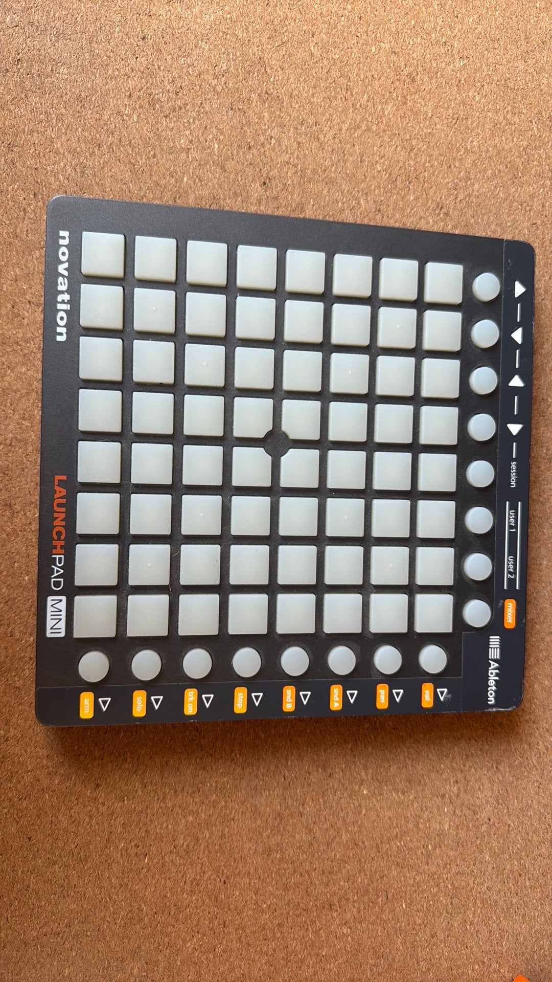 Launchpad mini, Muziek en Instrumenten, Midi-apparatuur, Ophalen of Verzenden, Zo goed als nieuw