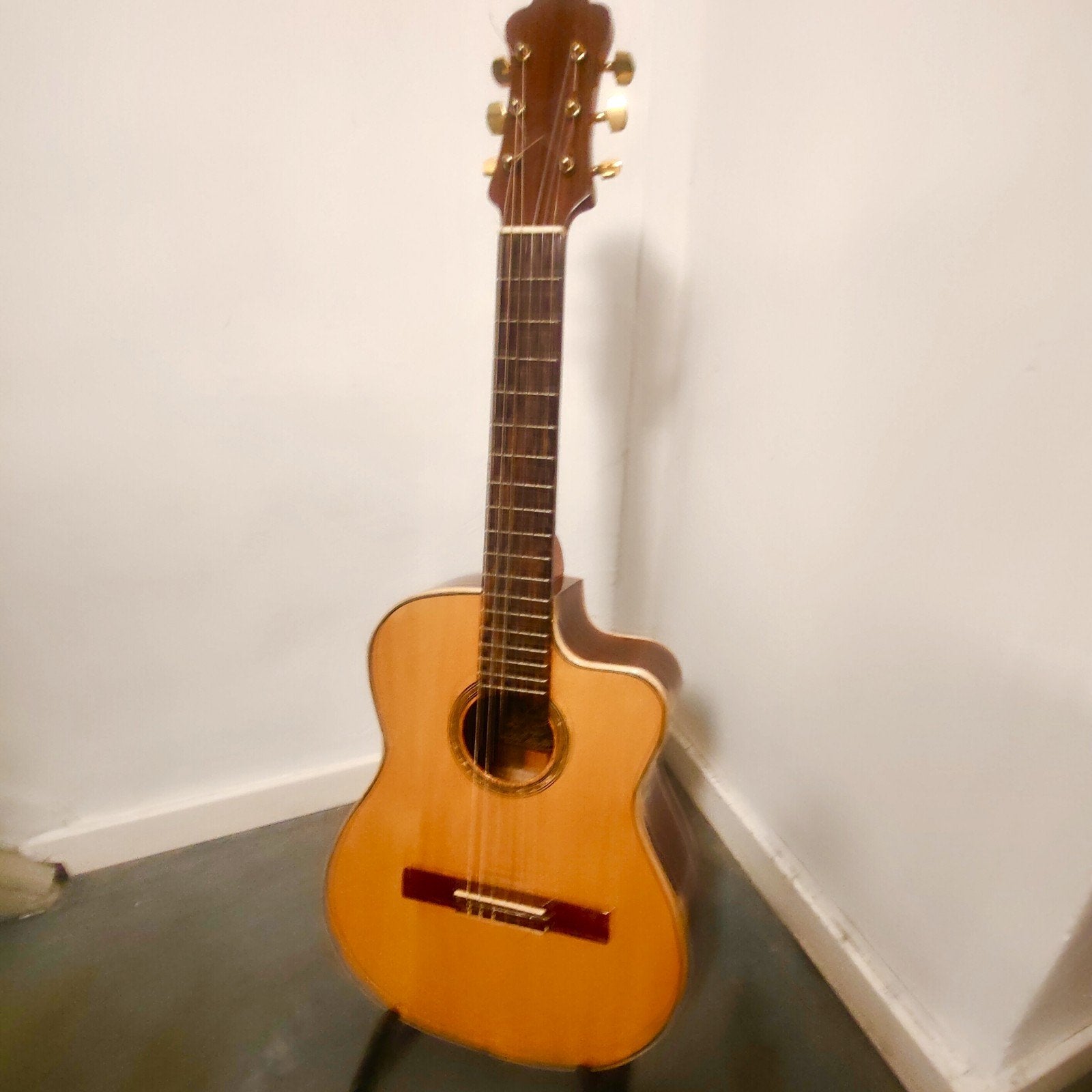 Handgemaakte klassieke gitaar Uyaguari Ecuador — ceder/palis, Muziek en Instrumenten, Snaarinstrumenten | Gitaren | Akoestisch