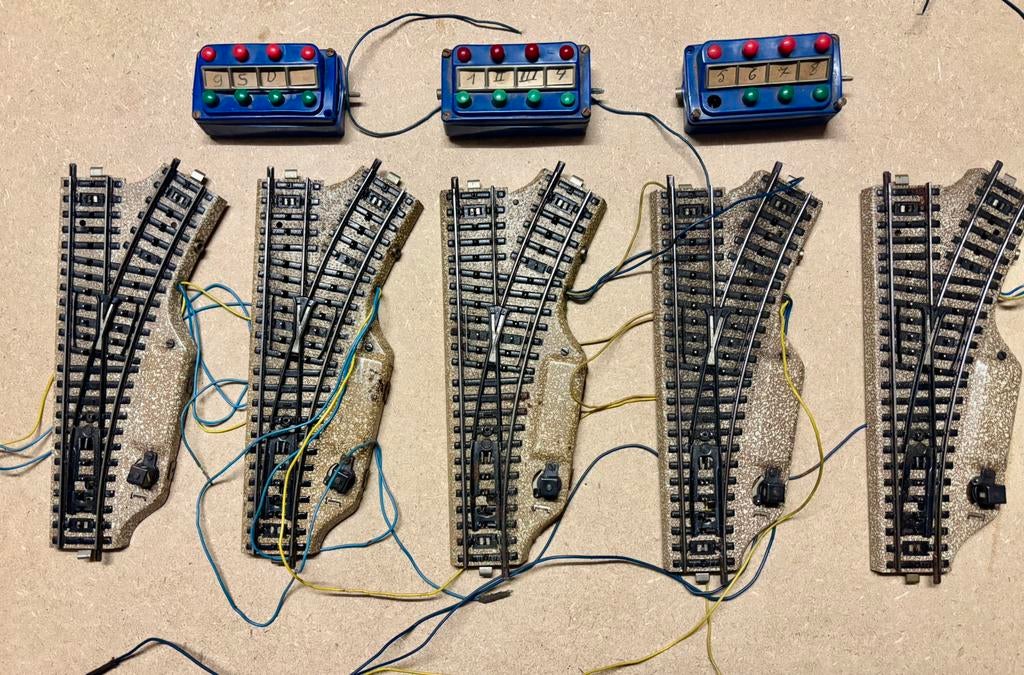aiguillages électriques Marklin HO avec pupitres, Enlèvement ou Envoi, Comme neuf