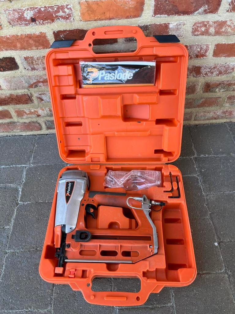 Paslode nagelmachine, Ophalen, Zo goed als nieuw