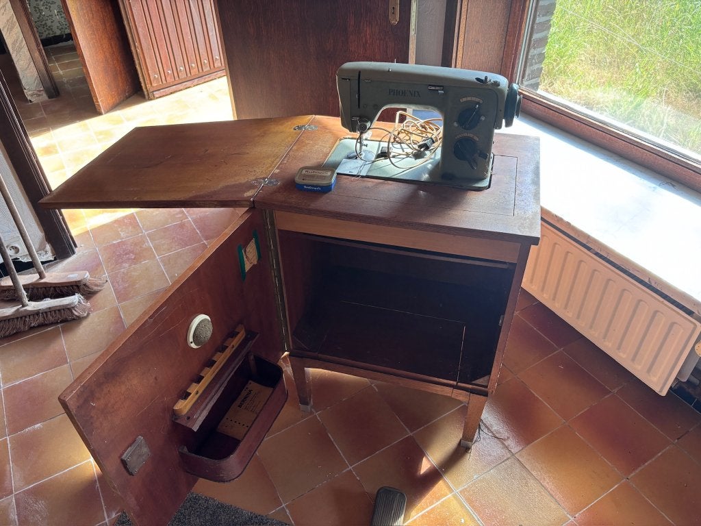 Vintage Phoenix naaimachine in houten naaikast, Ophalen