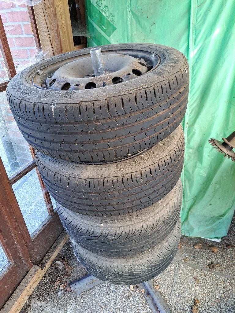 4 pneus continental pour break skoda ou VW, Enlèvement, Pneu(s)