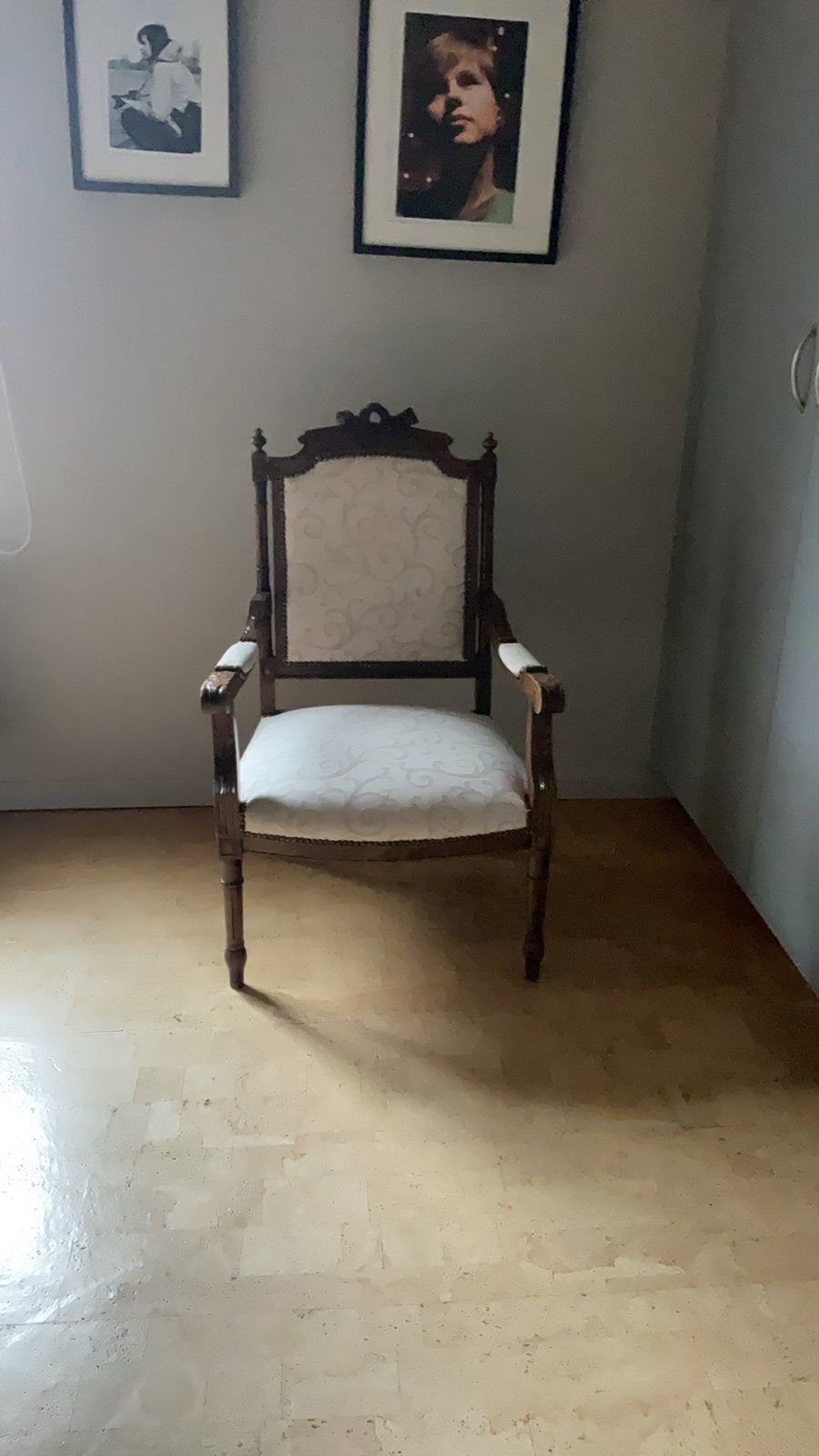 2 antieke stoelen, Ophalen