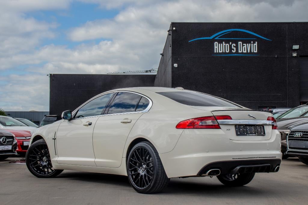 Jaguar XF 2.7 V6 aut. / CAMERA / STUURWIELVERWARMING, Auto's, Automaat, 4 deurs, Achterwielaandrijving, 199 g/km
