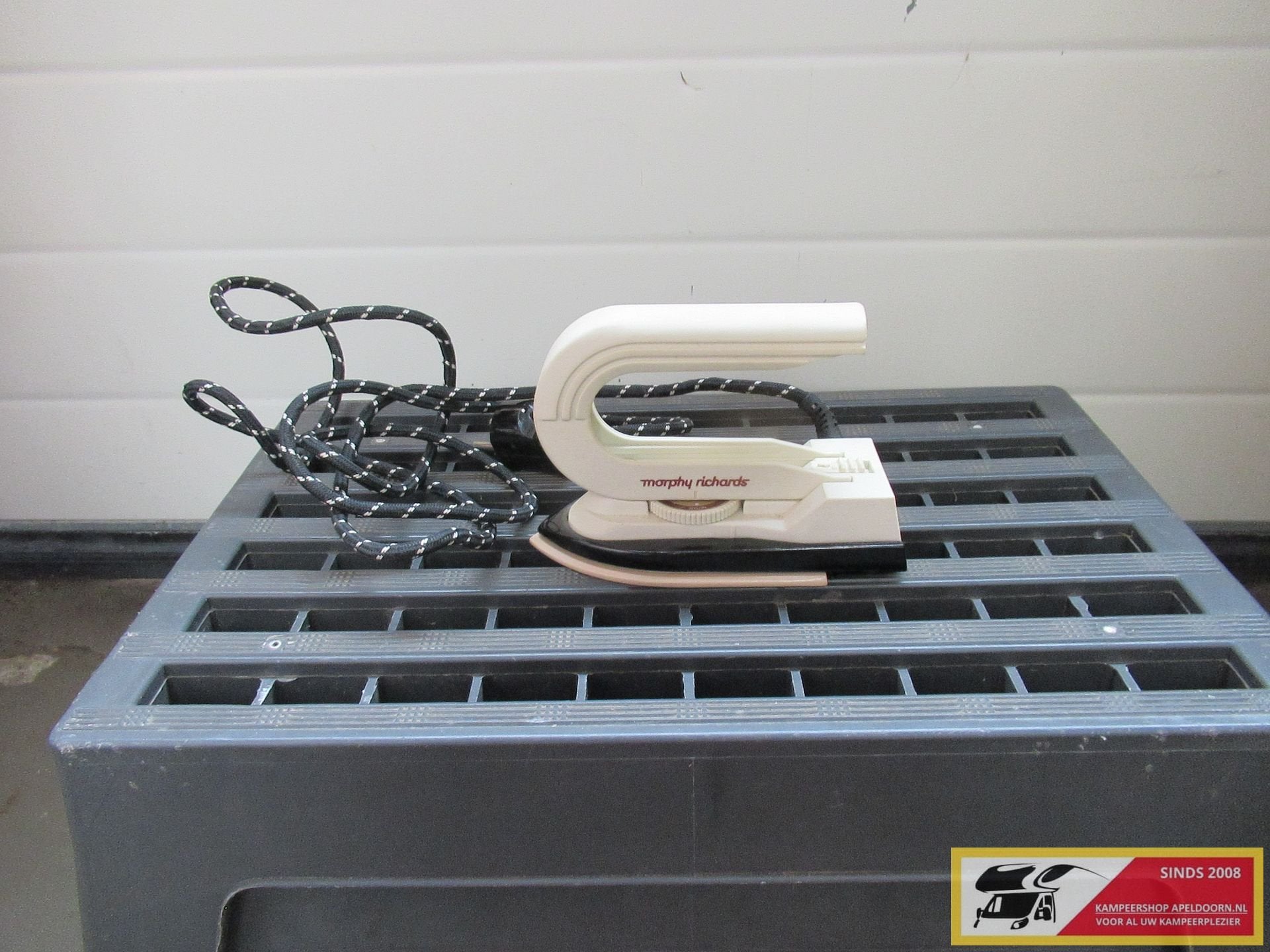 reisstrijkijzer max 250watt nr. 1980, Caravans en Kamperen, Caravanaccessoires, Gebruikt, -, -, Ophalen of Verzenden