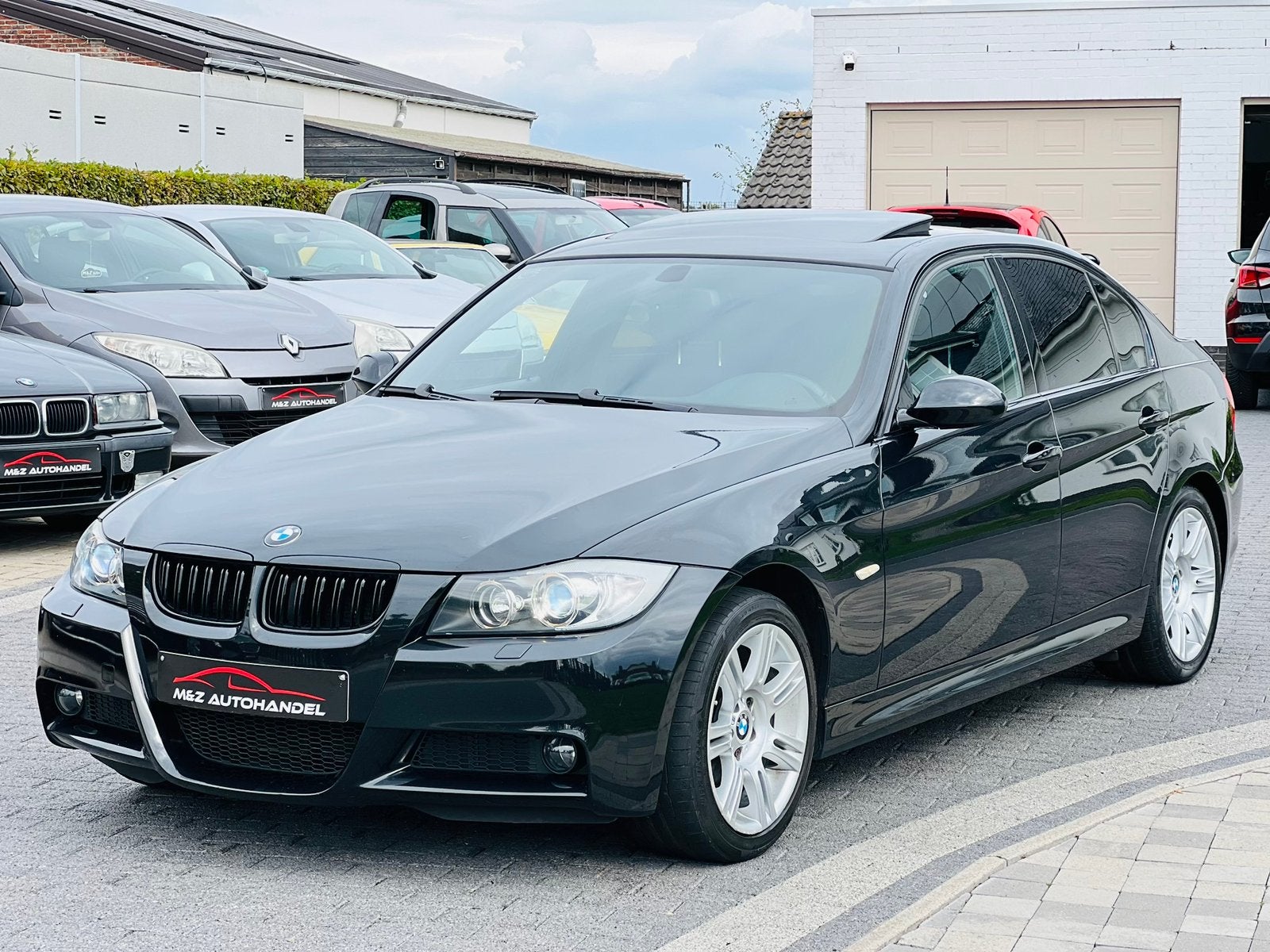 BMW 320i * M PAKKET * M PACK * BENZINE * XENON * OPEN DAK, Auto's, Alcantara, Zwart, Bedrijf, 5 deurs
