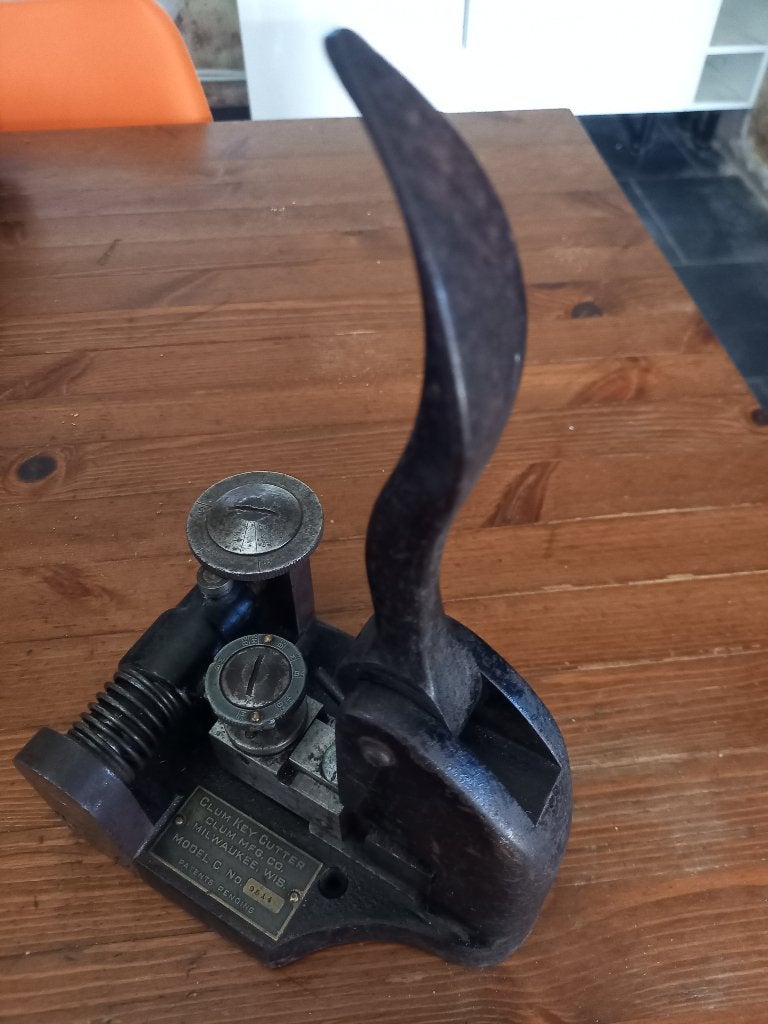 Antieke autosleutelsnijder, Ophalen
